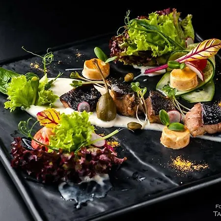 фетрбуш Hotel Nadvirna