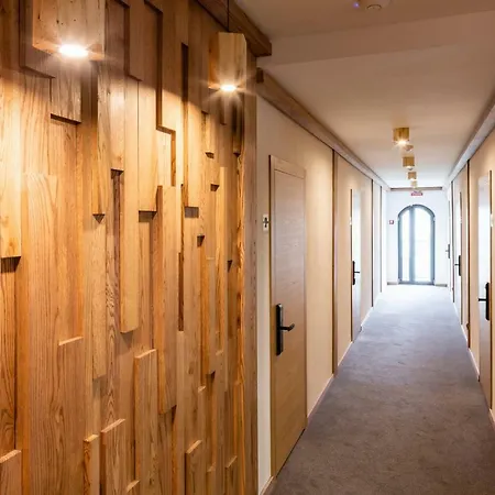 фетрбуш Hotel *