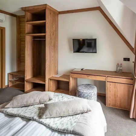 фетрбуш Hotel *