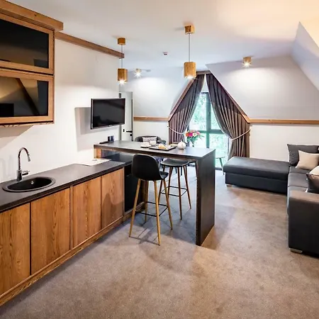 фетрбуш Hotel Nadvirna