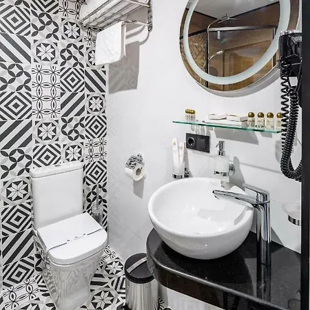 фетрбуш Hotel Nadvirna