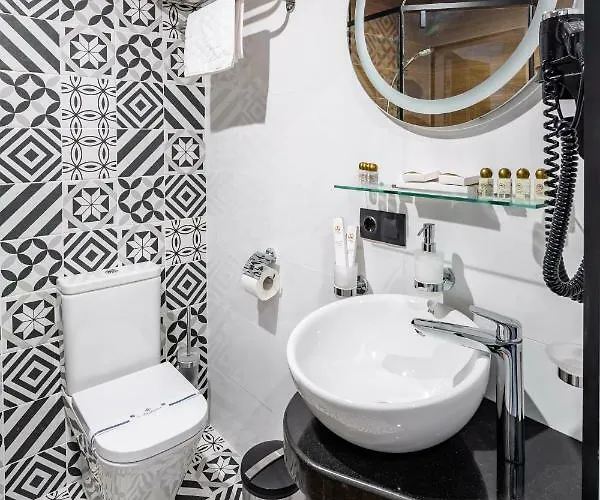 фетрбуш Hotel Nadvirna