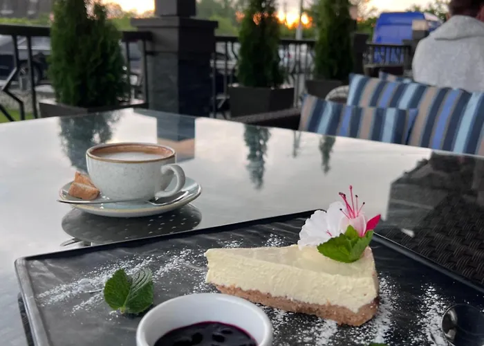 фетрбуш Hotel