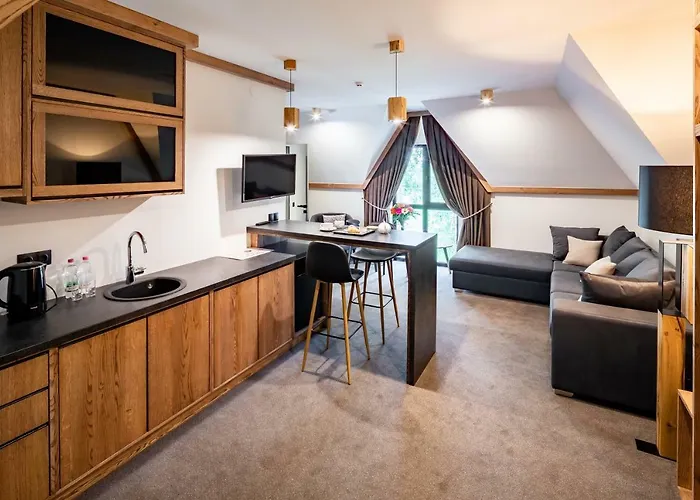 фетрбуш Hotel Nadvirna